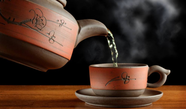 茶道之器 盖碗与紫砂壶冲泡茶艺的奥秘